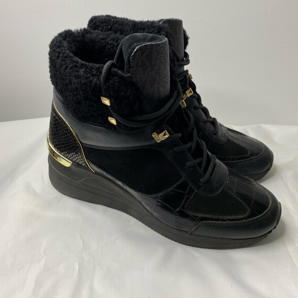 🛑SOLD🛑 Michael kors Liv Booties Size 9 Wedge Booties Black